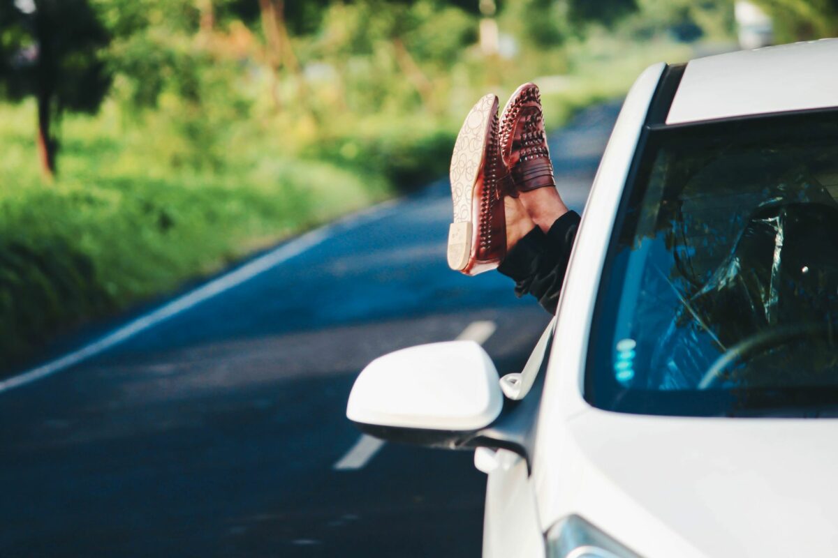 Vacances de la Toussaint : préserver son dos sur les longs trajets en voiture